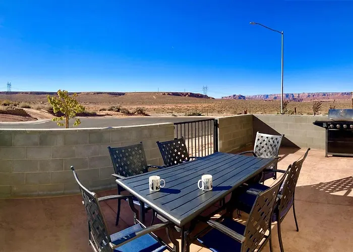 Pet-friendly Desert House With Vermillion Cliffs Views & Boat Parking Near Antelope Canyon, Arizona