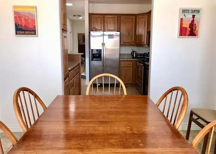 Pet-friendly Desert House With Vermillion Cliffs Views & Boat Parking Near Antelope Canyon, Arizona