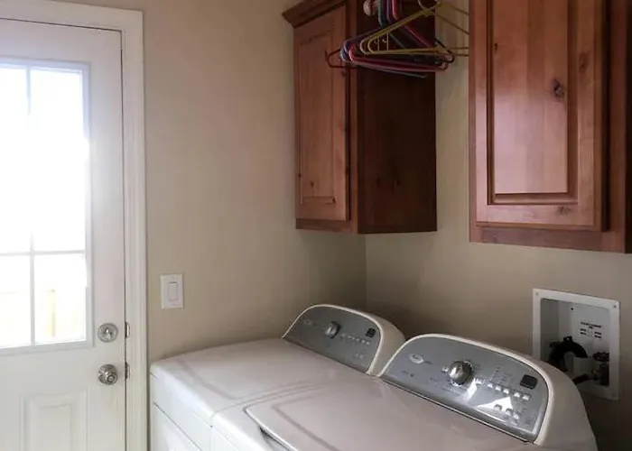 Pet-friendly Desert House With Vermillion Cliffs Views & Boat Parking Near Antelope Canyon, Arizona Holiday home